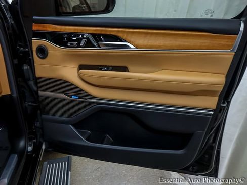 Used 2022 Jeep Grand Wagoneer Series III AWD/4WD image 32