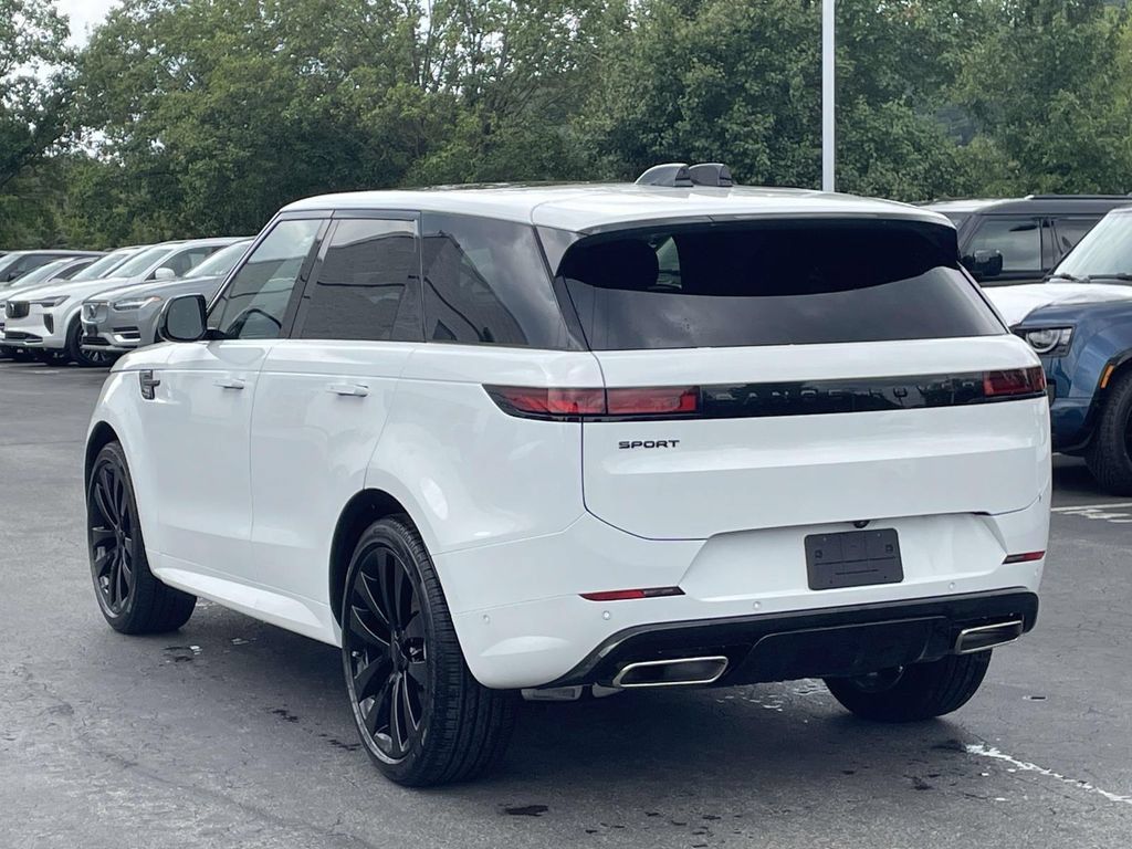 New 2026 Land Rover Range Rover Sport Dynamic SE AWD/4WD image 9