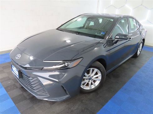 Used 2025 Toyota Camry LE FWD image 4