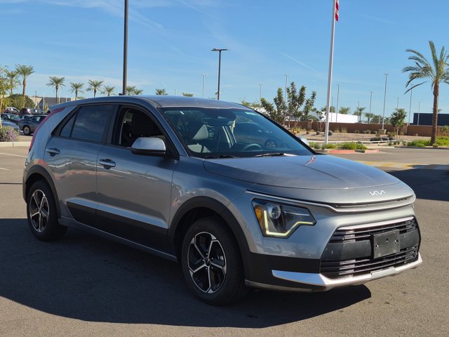 Used 2025 Kia Niro LX FWD image 3