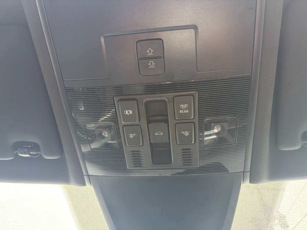 Used 2022 Volkswagen Tiguan SEL R-Line AWD/4WD image 26