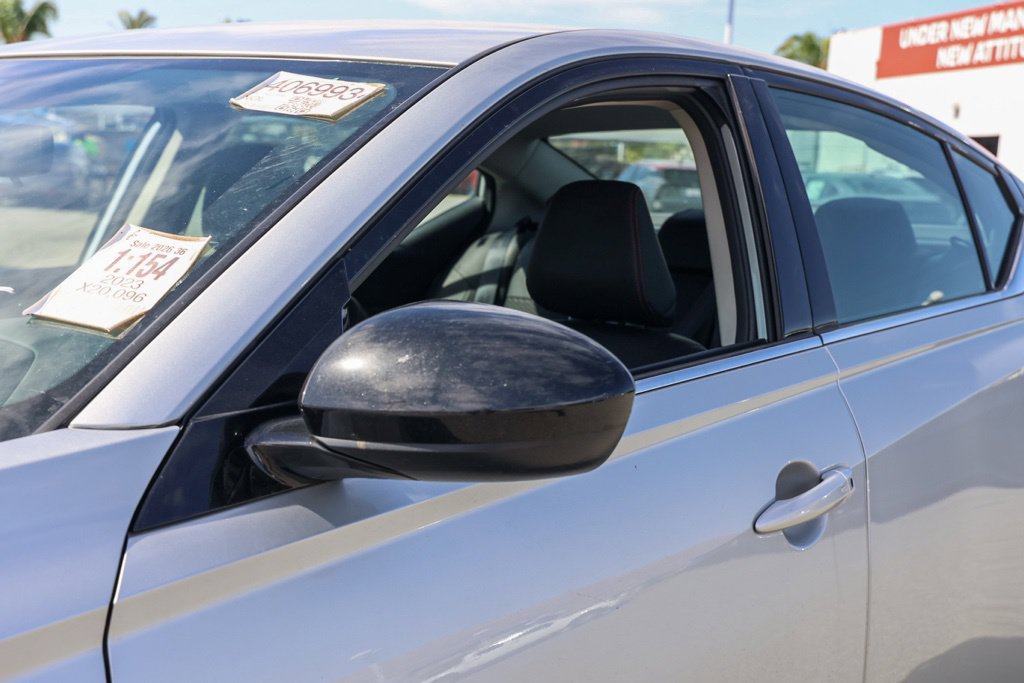 Used 2023 Nissan Altima 2.5 SR FWD image 13