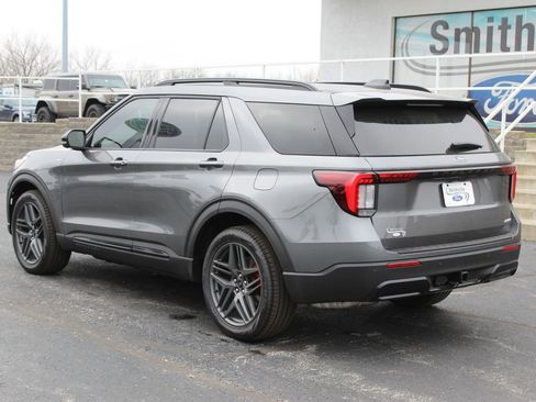 New 2026 Ford Explorer ST-Line w/ ST-Line Street Pack AWD/4WD image 3