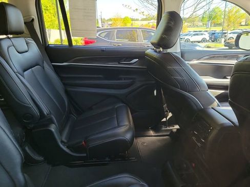 Used 2023 Jeep Grand Cherokee L Limited w/ Luxury Tech Group II image 9