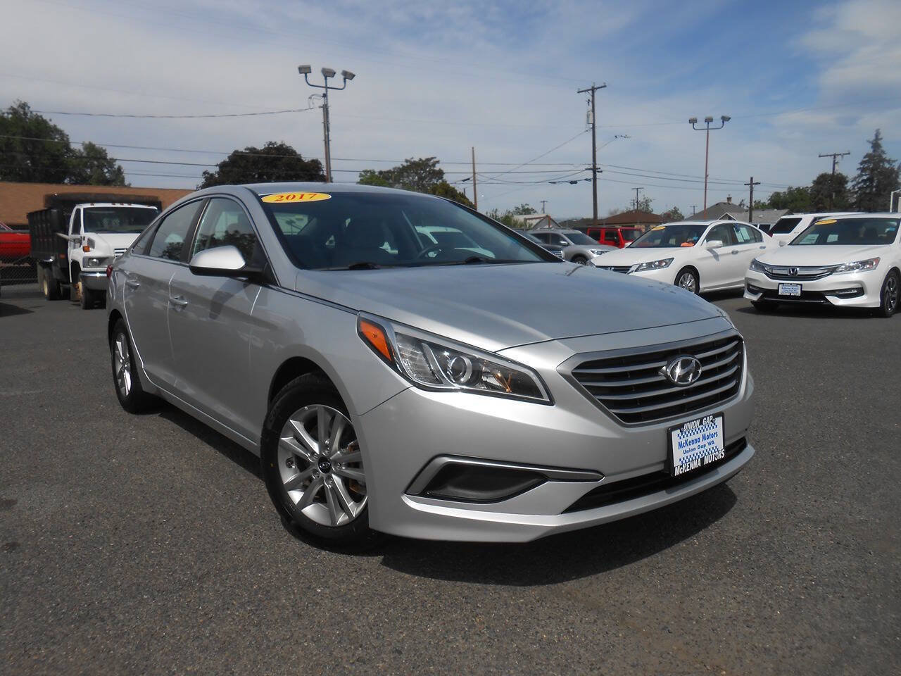 Used 2017 Hyundai Sonata SE FWD image 1