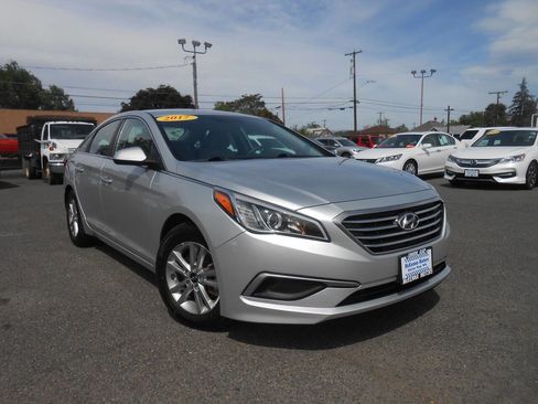 Used 2017 Hyundai Sonata SE FWD image 1