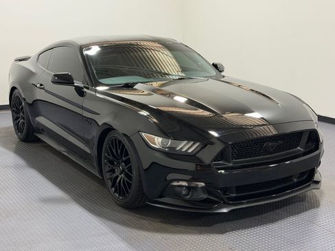 Used 2017 Ford Mustang GT w/ Black Accent Package RWD image 4