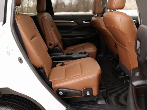 Used 2019 Toyota Highlander Limited Platinum image 36