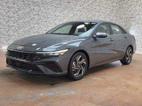 New 2025 Hyundai Elantra Limited image 4
