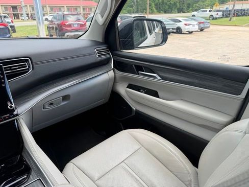 Used 2024 Jeep Wagoneer Series II w/ Flexible Seating Group RWD image 31