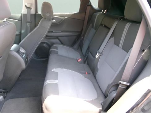 Used 2025 Chevrolet Blazer LT FWD image 10
