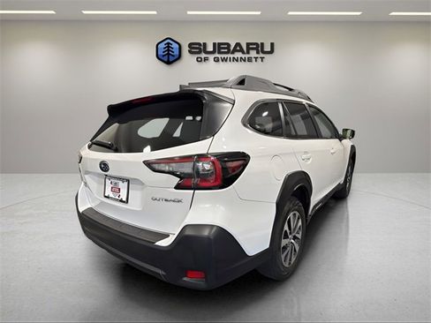 Used 2023 Subaru Outback Premium image 5