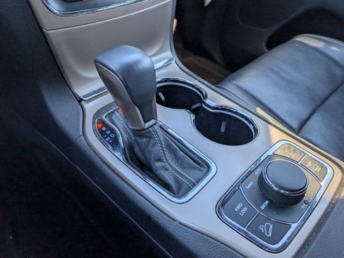 Used 2017 Jeep Grand Cherokee Overland image 19