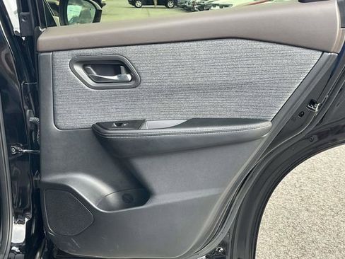 Used 2023 Nissan Rogue SV image 22