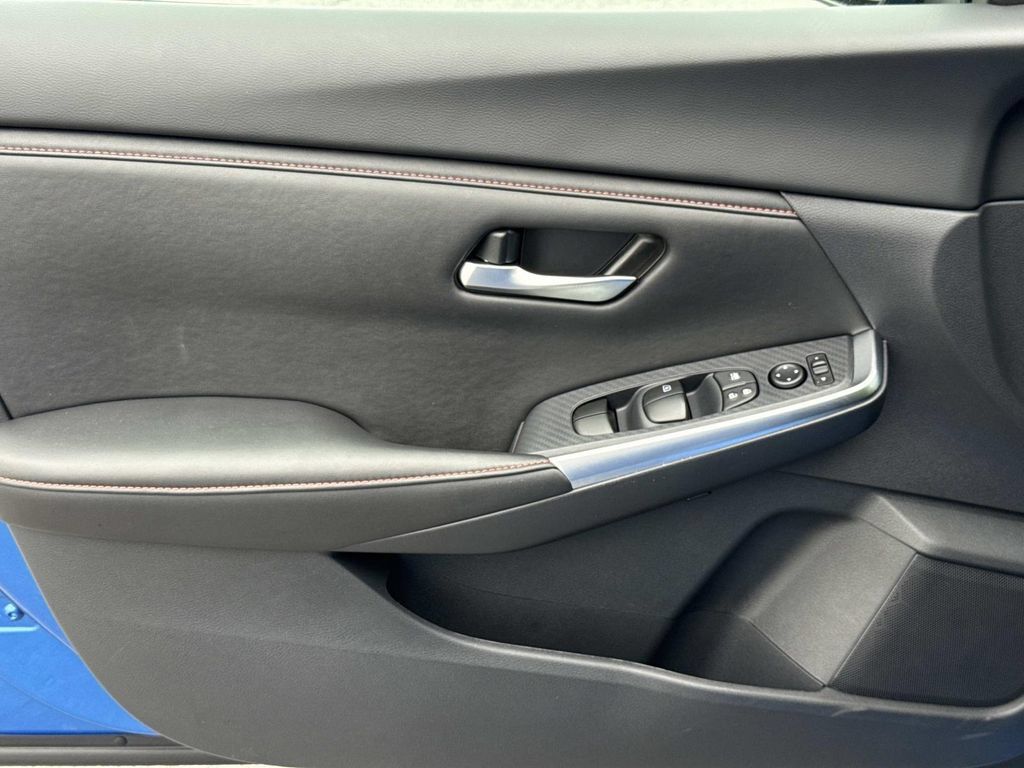Used 2025 Nissan Sentra SR FWD image 18