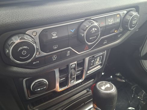 Used 2024 Jeep Wrangler Unlimited Sport AWD/4WD image 15