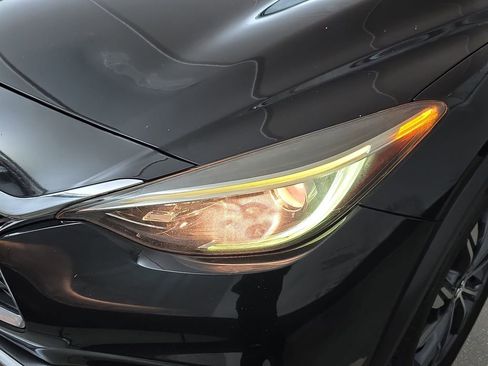 Used 2017 INFINITI QX30 AWD image 30