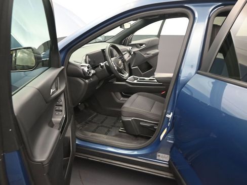 Used 2025 Chevrolet Equinox LT FWD image 18