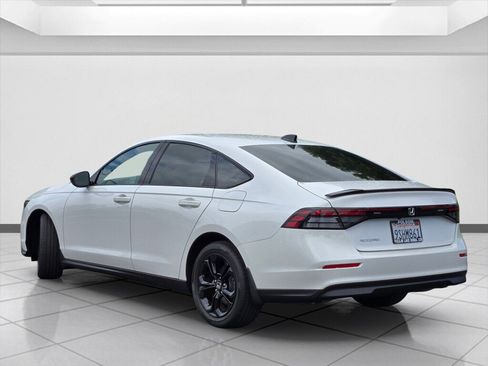 Certified 2025 Honda Accord SE image 7