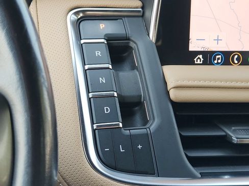 Used 2021 Chevrolet Suburban Premier w/ Premium Package AWD/4WD image 25