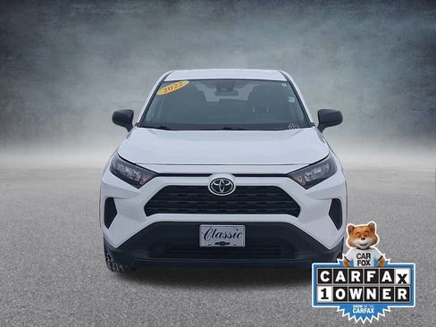 Used 2022 Toyota RAV4 LE image 2