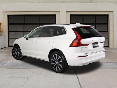Certified 2022 Volvo XC60 B5 Momentum w/ Climate Package FWD image 2