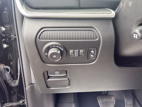 Used 2023 Jeep Wagoneer Series III w/ Convenience Group I image 10