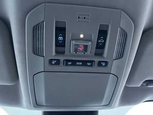 Used 2021 Toyota Highlander Limited image 32