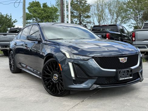 Used 2021 Cadillac CT5 Sport image 2