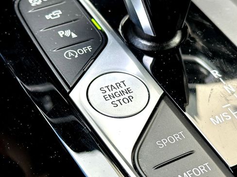 Certified 2025 BMW X4 xDrive30i image 15