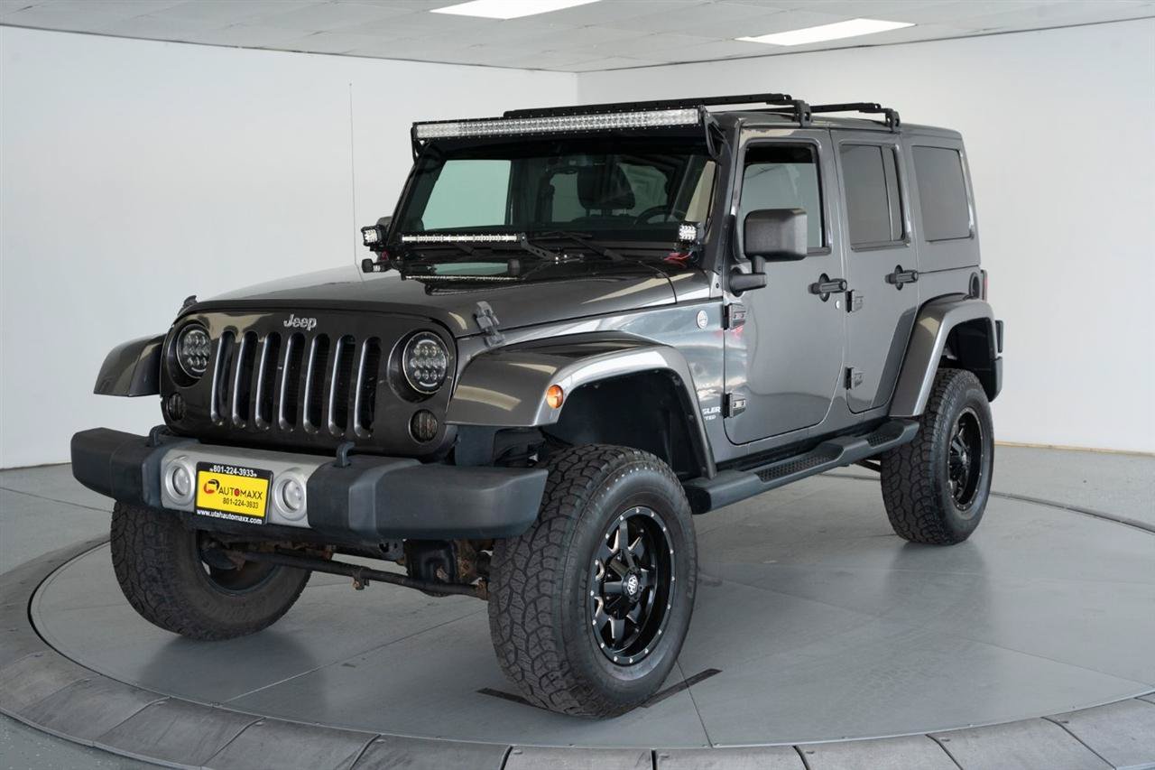 Used 2014 Jeep Wrangler Unlimited Sahara w/ Max Tow Package AWD/4WD image 3
