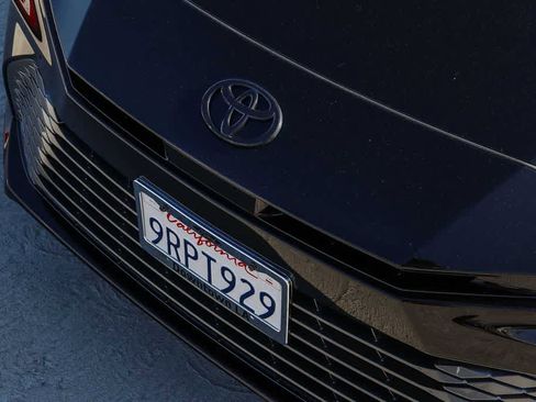 Used 2025 Toyota Camry XLE FWD image 8