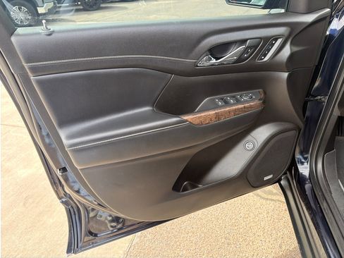 Used 2021 GMC Acadia Denali w/ Denali Ultimate Package image 16