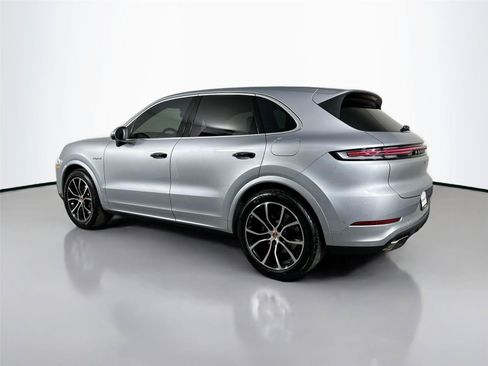 Certified 2026 Porsche Cayenne Coupe AWD/4WD image 3
