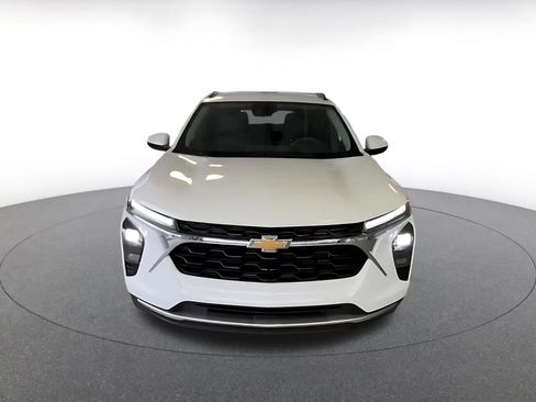 Used 2025 Chevrolet Trax LT image 5