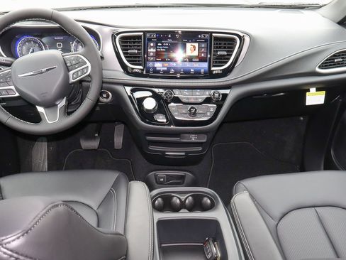 New 2026 Chrysler Pacifica Select image 21