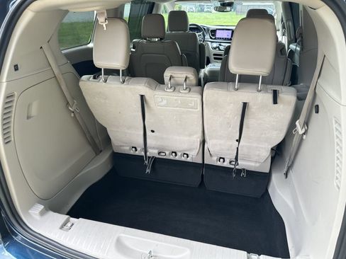 Used 2021 Chrysler Pacifica Touring-L FWD image 15