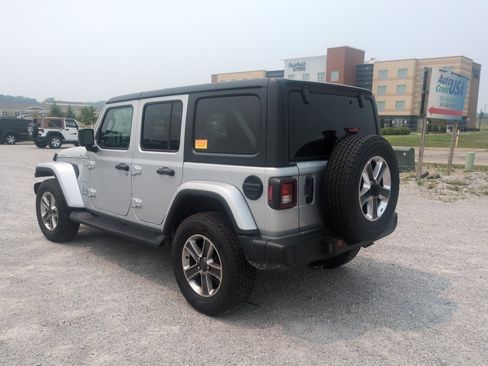Used 2023 Jeep Wrangler Unlimited Sahara w/ Cold Weather Group AWD/4WD image 7