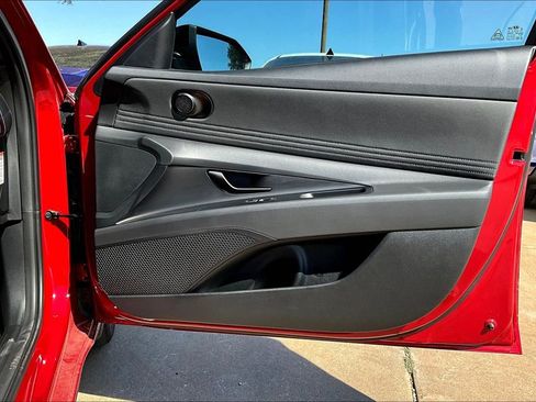 New 2025 Hyundai Elantra SEL image 19
