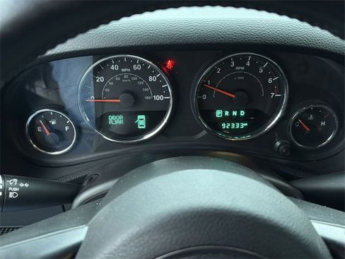 Used 2015 Jeep Wrangler Unlimited Sahara image 24