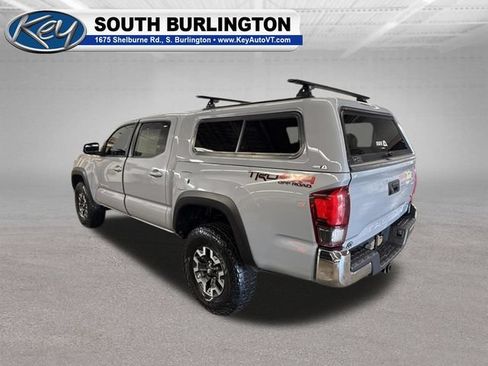 Used 2019 Toyota Tacoma TRD Off-Road AWD/4WD image 4