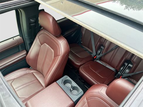 Used 2024 Ford Expedition Limited image 23