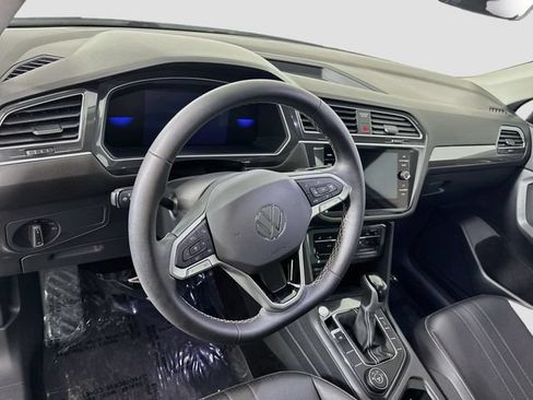 Used 2023 Volkswagen Tiguan SE AWD/4WD image 9