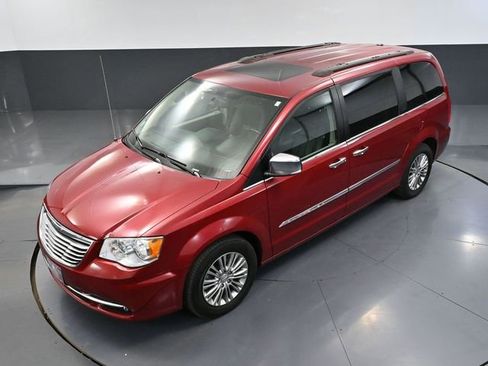 Used 2016 Chrysler Town & Country Touring-L FWD image 50