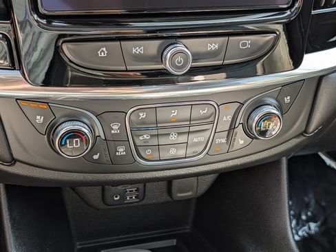 Used 2021 Chevrolet Traverse High Country AWD/4WD image 23