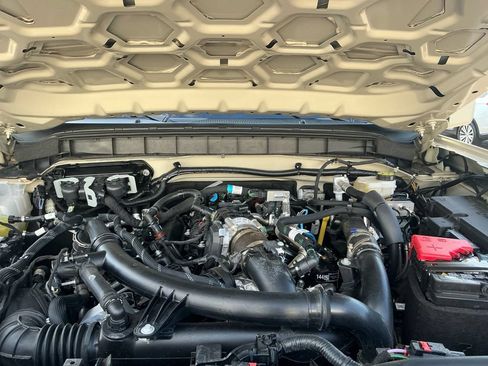 Used 2025 Ford Bronco Outer Banks AWD/4WD image 25