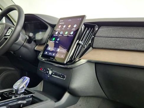 New 2026 Volvo XC90 B6 Plus w/ Protection Package Premier AWD/4WD image 37