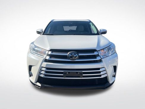 Used 2019 Toyota Highlander XLE image 2