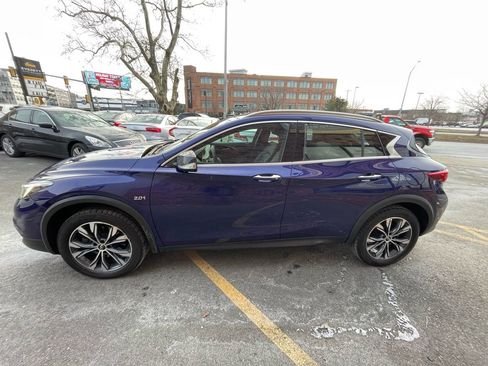 Used 2018 INFINITI QX30 Luxury w/ Cargo Package image 5