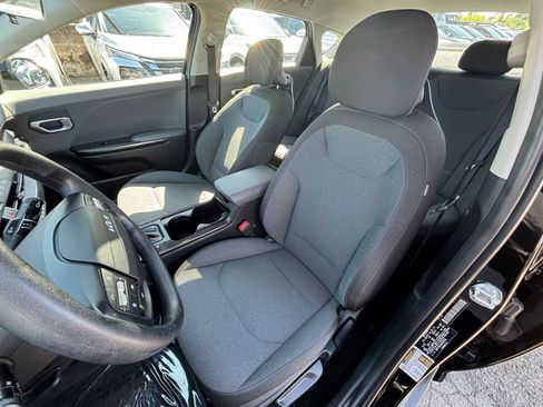 Used 2025 Kia K4 FWD image 35